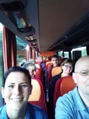 Autobusem 'pielgrzymkowym' o 5 rano jechałem na Hel, na pierwszym planie Asia z Gościcina – hm, zaledwie kilkanaście osób… :-(